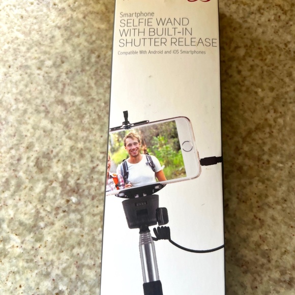 Vivitar Infinite Selfie Wand W/ Built In Shutter Release--Black - Picture 1 of 4